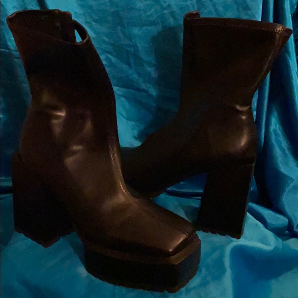 Platform dolls skill vegan leather boots